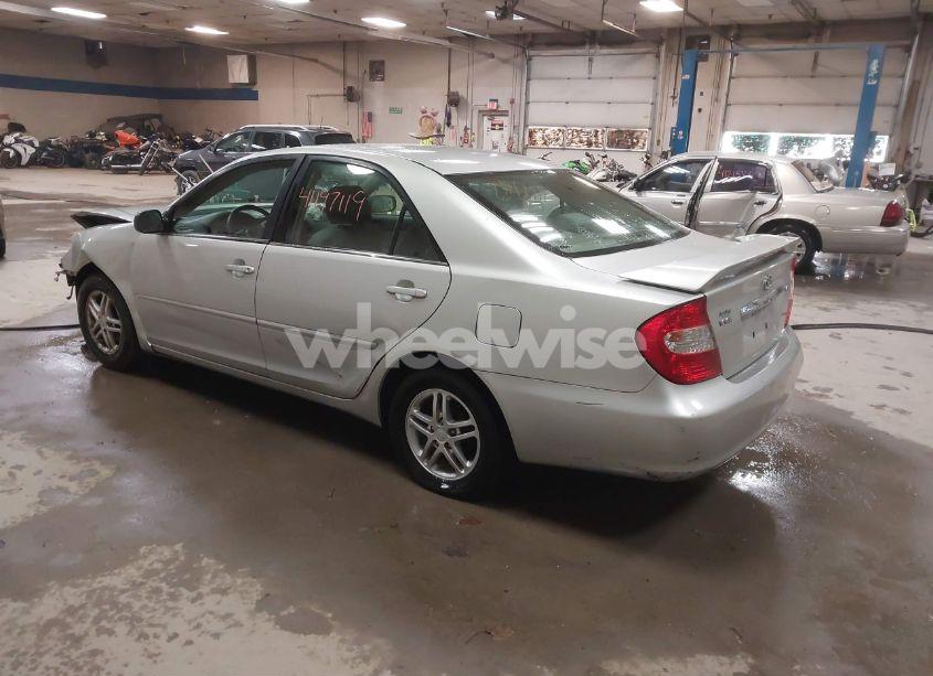 Photo 3 of 2003 Toyota Camry LE (VIN 4T1BE32K33U743805)