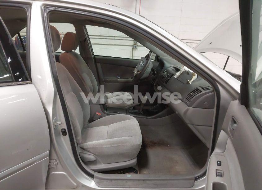 Photo 5 of 2003 Toyota Camry LE (VIN 4T1BE32K33U743805)