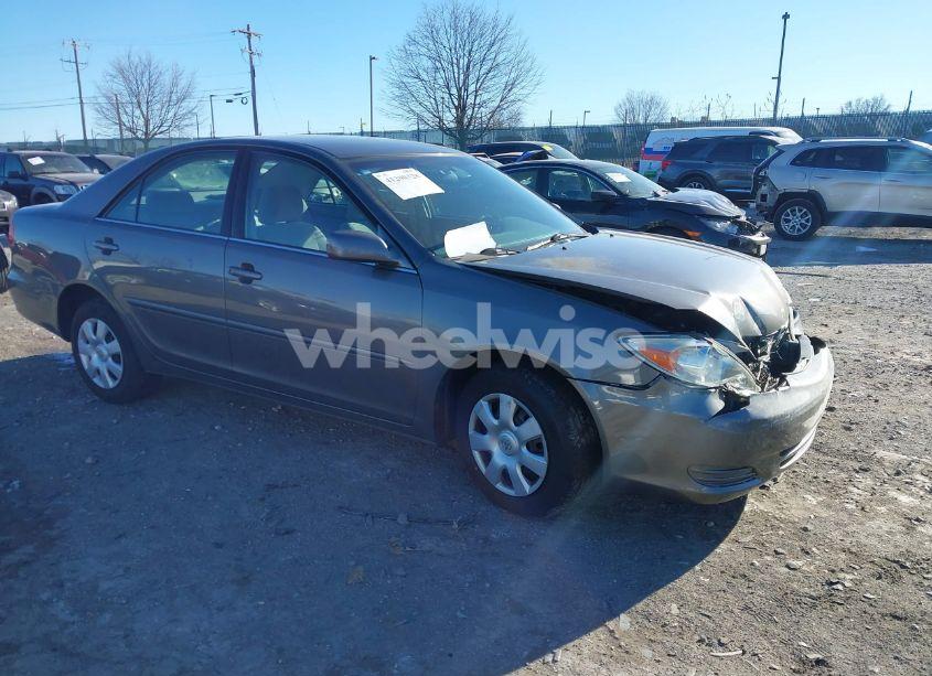 2003 Toyota Camry LE (VIN 4T1BE32K33U745778) main photo