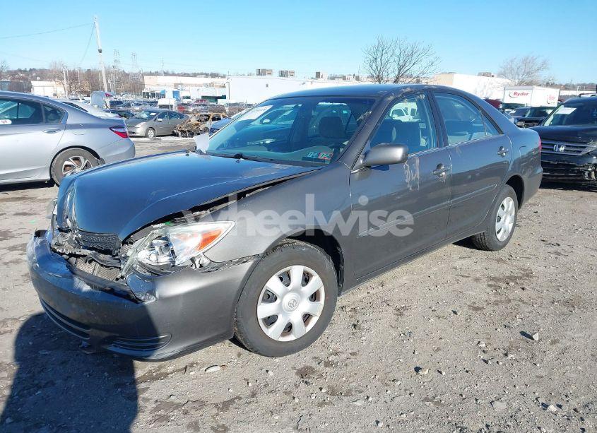 Photo 2 of 2003 Toyota Camry LE (VIN 4T1BE32K33U745778)