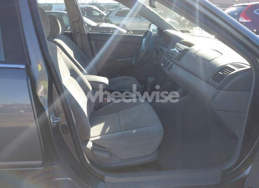 Photo 5 of 2003 Toyota Camry LE (VIN 4T1BE32K33U745778)