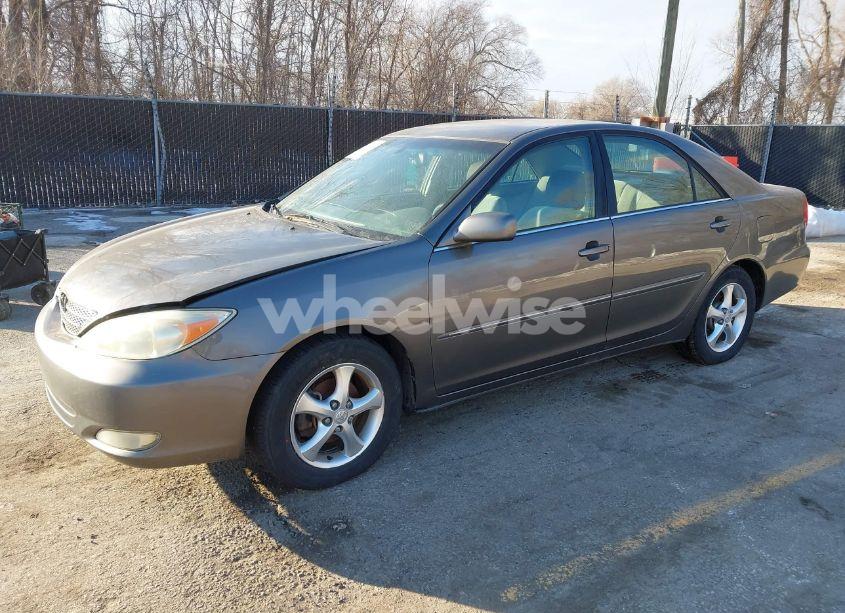 Photo 2 of 2003 Toyota Camry XLE (VIN 4T1BE32K33U766050)