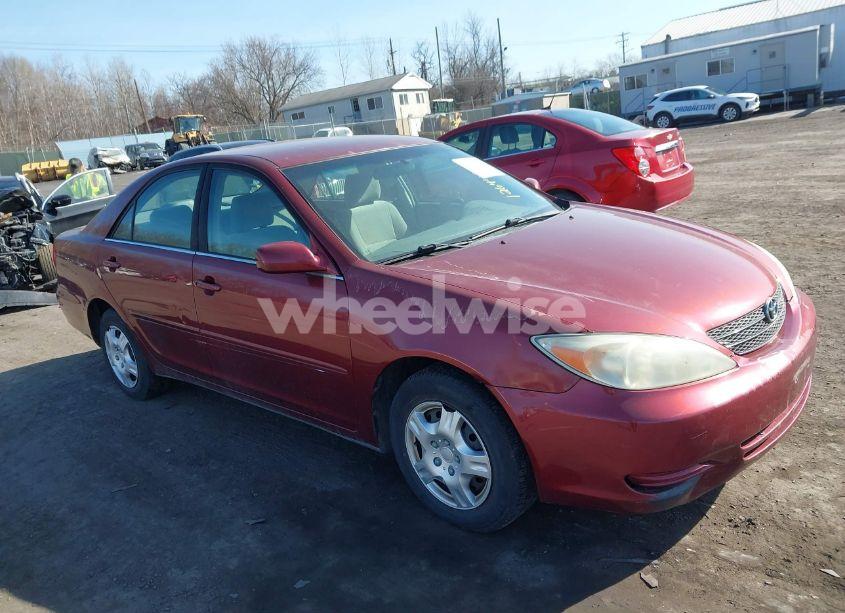 2004 Toyota Camry LE (VIN 4T1BE32K34U303200) main photo