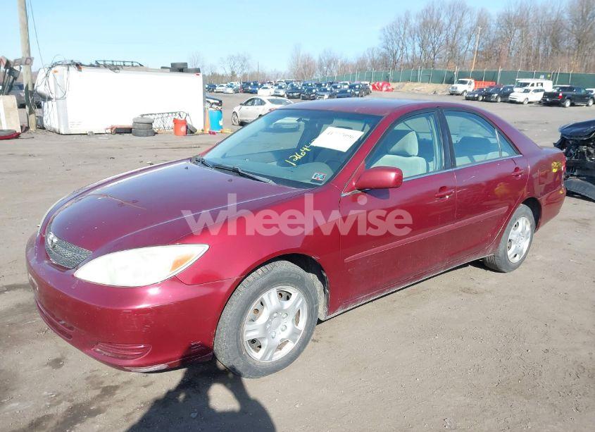 Photo 2 of 2004 Toyota Camry LE (VIN 4T1BE32K34U303200)