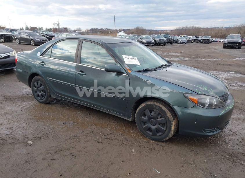 2004 Toyota Camry LE (VIN 4T1BE32K34U303603) main photo