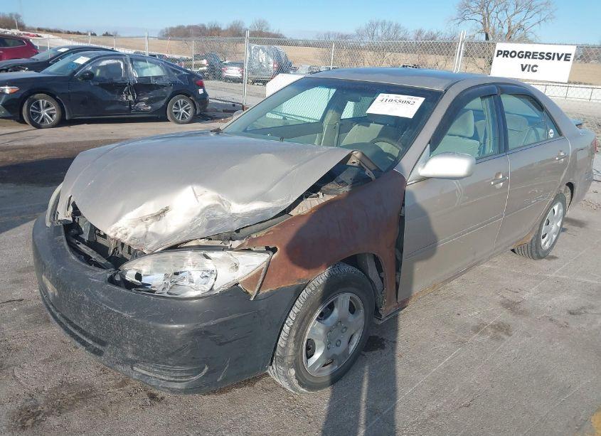Photo 2 of 2004 Toyota Camry LE (VIN 4T1BE32K34U358066)