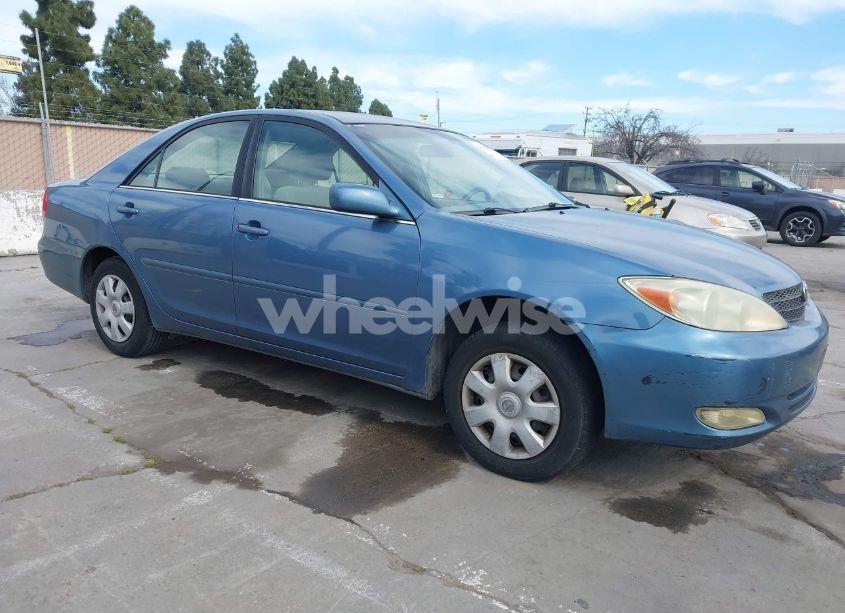 2004 Toyota Camry LE (VIN 4T1BE32K34U827463) main photo