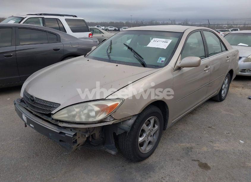 Photo 2 of 2004 Toyota Camry LE (VIN 4T1BE32K34U848913)