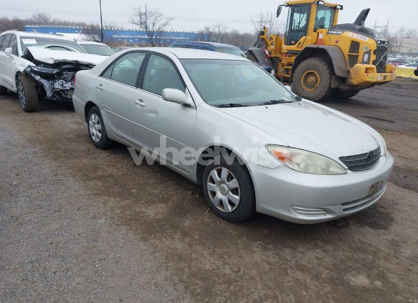 2004 Toyota Camry LE (VIN 4T1BE32K34U862147) main photo