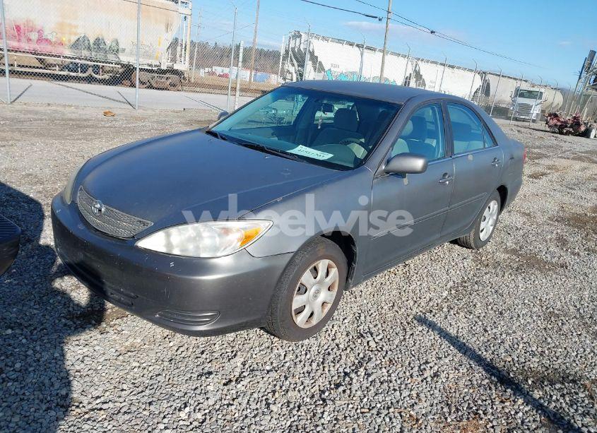Photo 2 of 2004 Toyota Camry LE (VIN 4T1BE32K34U869146)