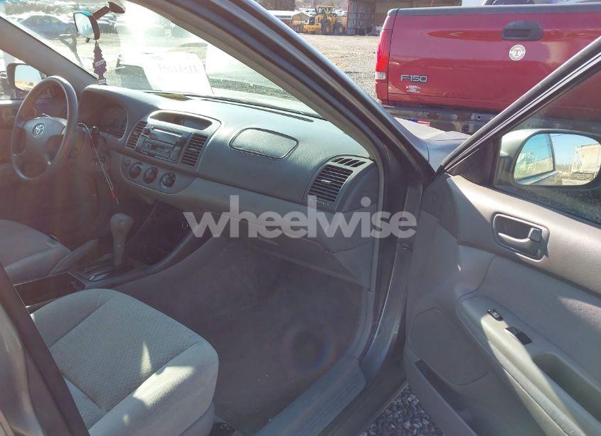 Photo 5 of 2004 Toyota Camry LE (VIN 4T1BE32K34U869146)
