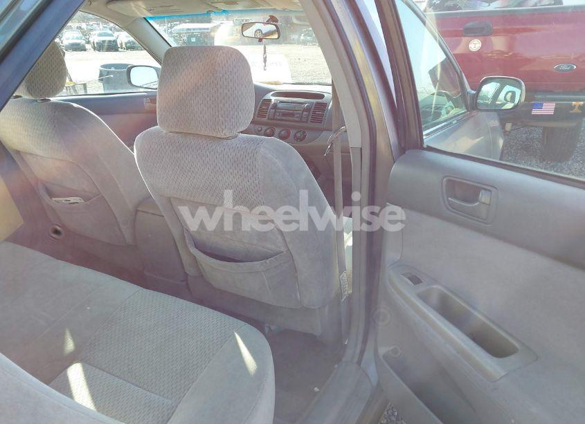 Photo 8 of 2004 Toyota Camry LE (VIN 4T1BE32K34U869146)