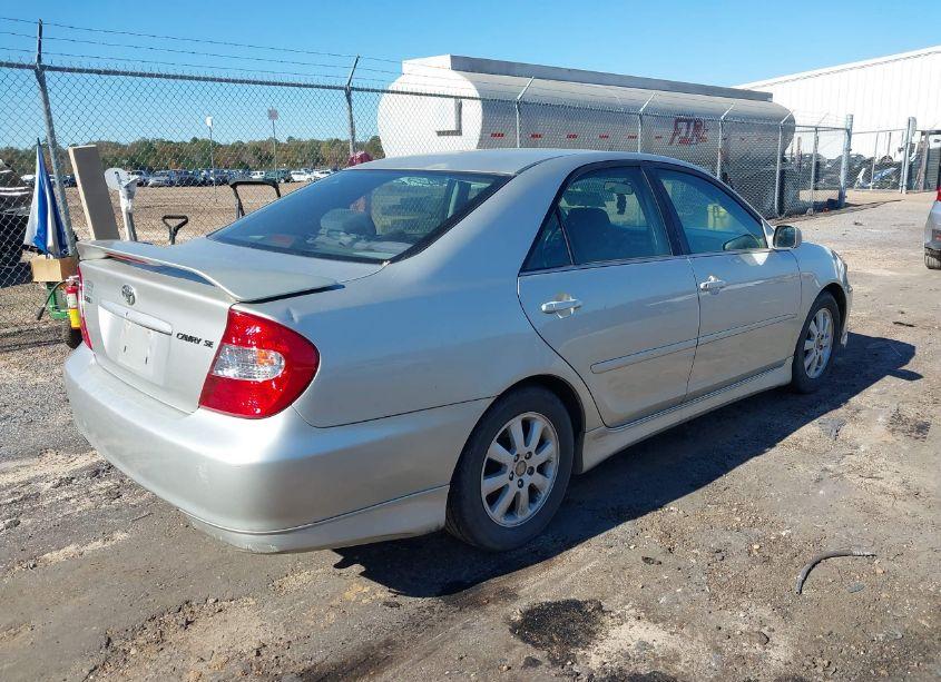 Photo 4 of 2004 Toyota Camry SE (VIN 4T1BE32K34U901786)