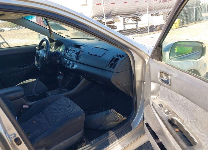 Photo 5 of 2004 Toyota Camry SE (VIN 4T1BE32K34U901786)