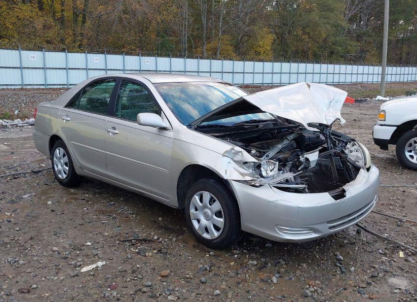 2004 Toyota Camry LE (VIN 4T1BE32K34U915199) main photo