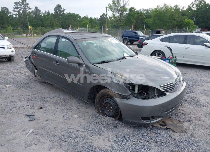 2004 Toyota Camry XLE (VIN 4T1BE32K34U920533) main photo