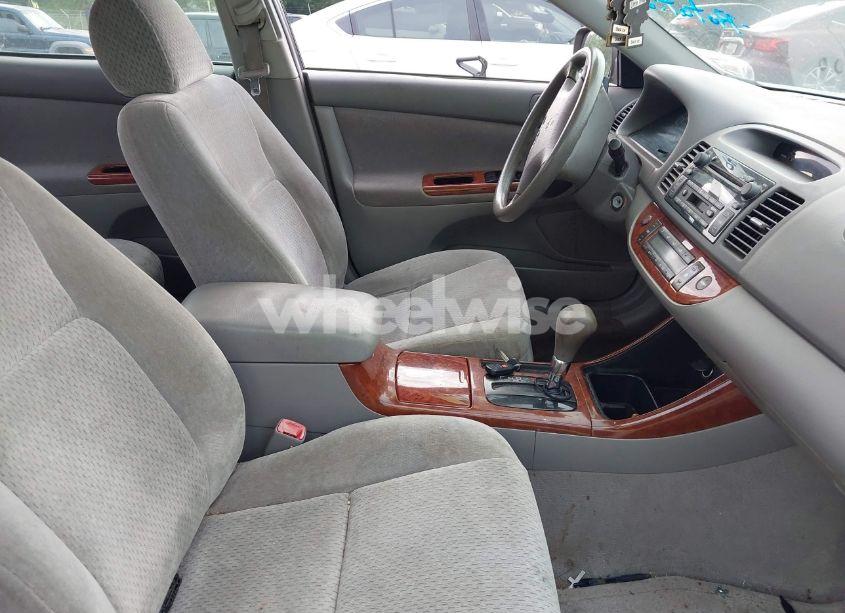 Photo 5 of 2004 Toyota Camry XLE (VIN 4T1BE32K34U920533)