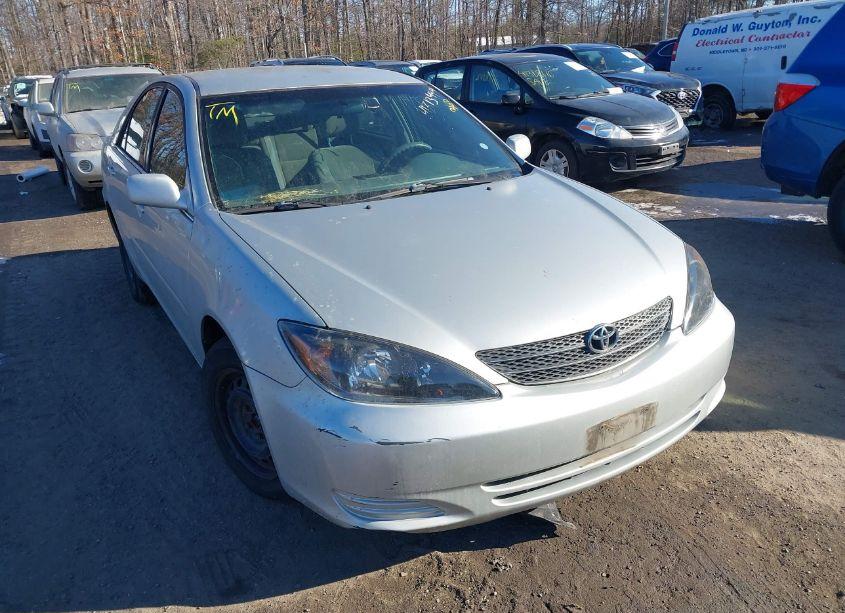 2004 Toyota Camry LE (VIN 4T1BE32K34U927272) main photo