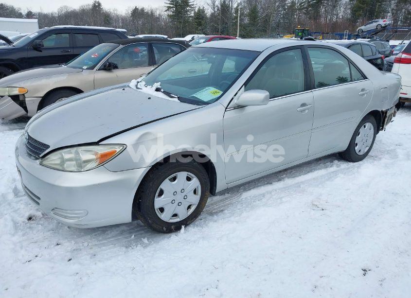 Photo 2 of 2004 Toyota Camry LE (VIN 4T1BE32K34U935386)