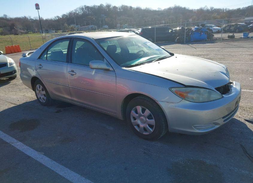 2004 Toyota Camry LE (VIN 4T1BE32K34U935789) main photo