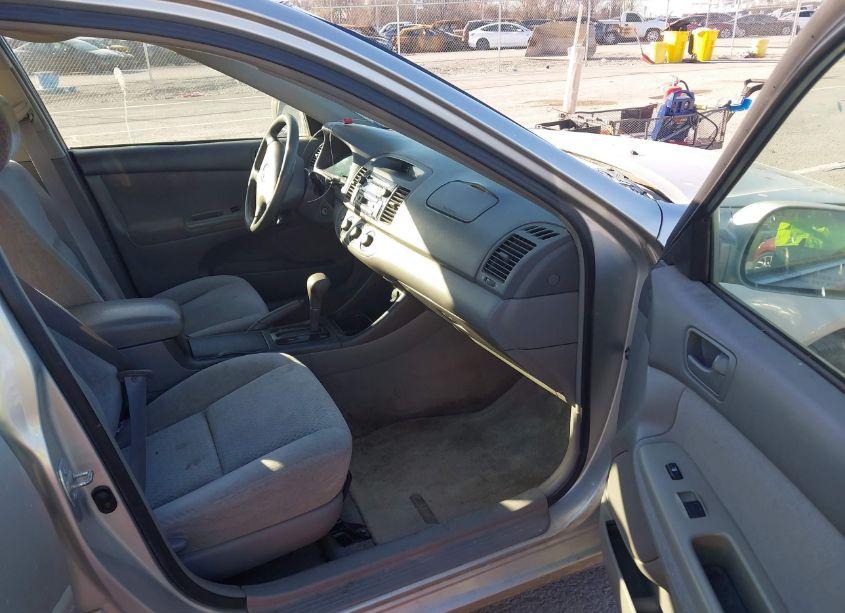 Photo 5 of 2004 Toyota Camry LE (VIN 4T1BE32K34U935789)