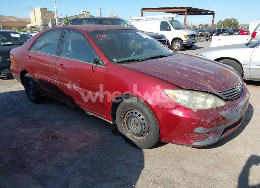 2005 Toyota Camry LE (VIN 4T1BE32K35U003867) main photo