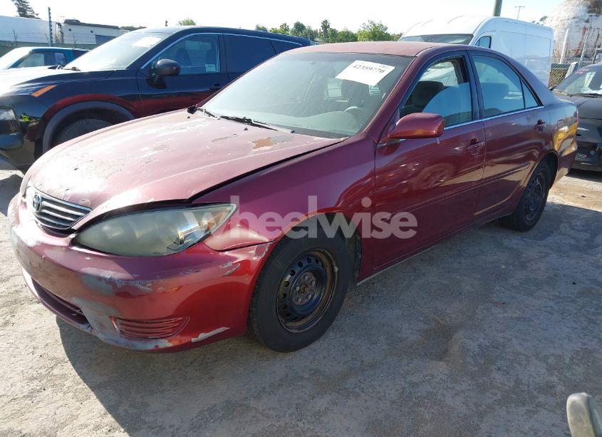 Photo 2 of 2005 Toyota Camry LE (VIN 4T1BE32K35U003867)