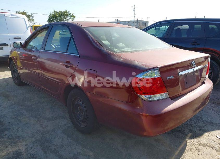 Photo 3 of 2005 Toyota Camry LE (VIN 4T1BE32K35U003867)