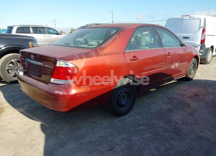 Photo 4 of 2005 Toyota Camry LE (VIN 4T1BE32K35U003867)