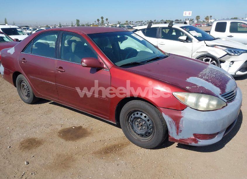 2005 Toyota Camry LE (VIN 4T1BE32K35U013654) main photo