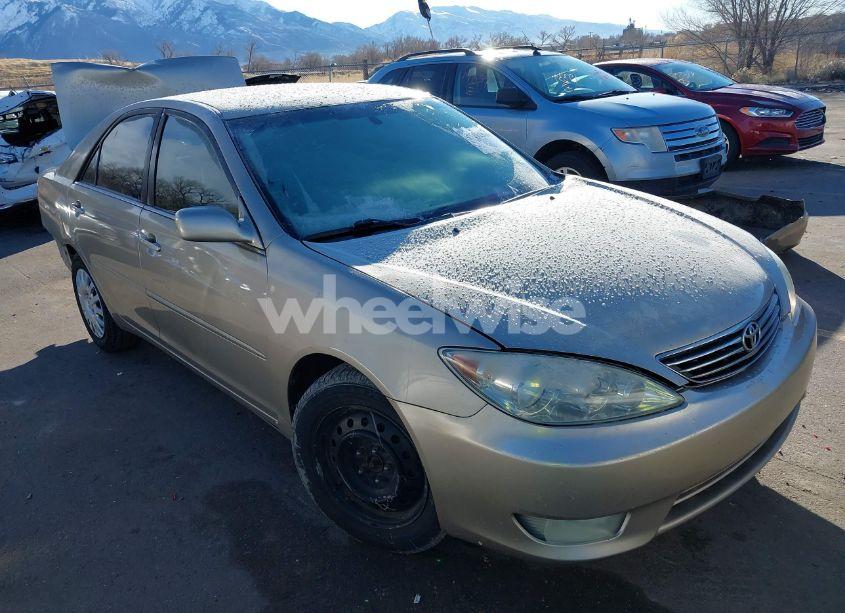 2005 Toyota Camry XLE (VIN 4T1BE32K35U062661) main photo