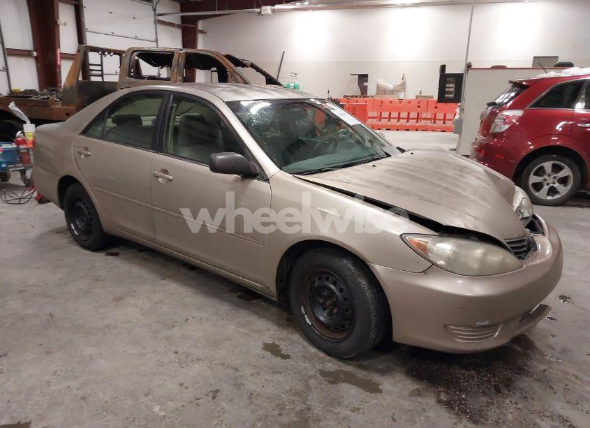 2005 Toyota Camry LE (VIN 4T1BE32K35U083199) main photo