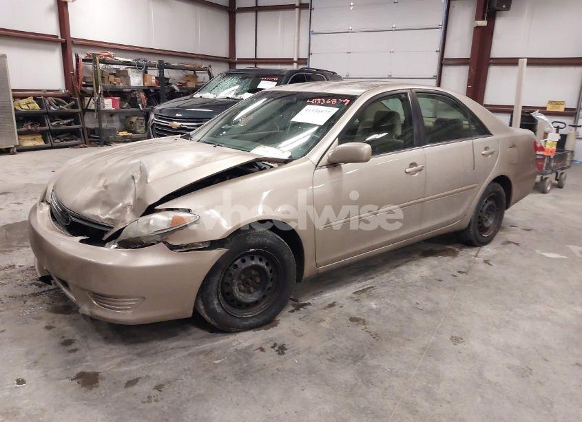 Photo 2 of 2005 Toyota Camry LE (VIN 4T1BE32K35U083199)