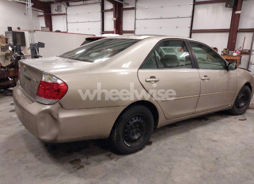 Photo 4 of 2005 Toyota Camry LE (VIN 4T1BE32K35U083199)