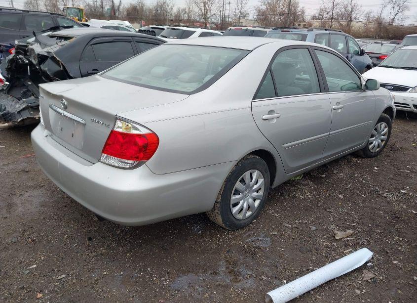Photo 4 of 2005 Toyota Camry LE (VIN 4T1BE32K35U416923)