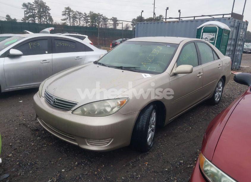 Photo 2 of 2005 Toyota Camry LE (VIN 4T1BE32K35U422351)
