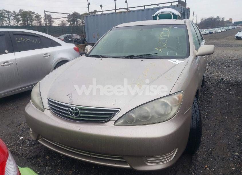 Photo 6 of 2005 Toyota Camry LE (VIN 4T1BE32K35U422351)