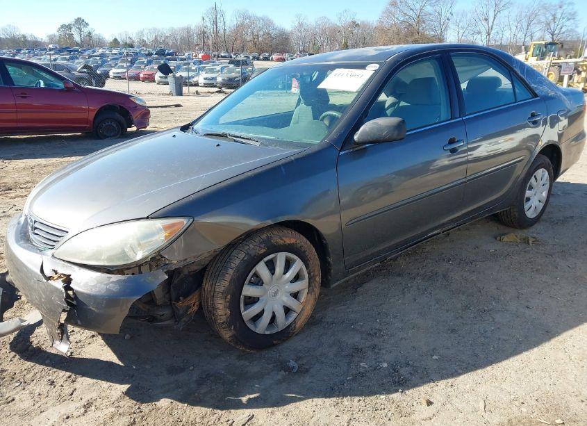 Photo 2 of 2005 Toyota Camry STD (VIN 4T1BE32K35U502619)