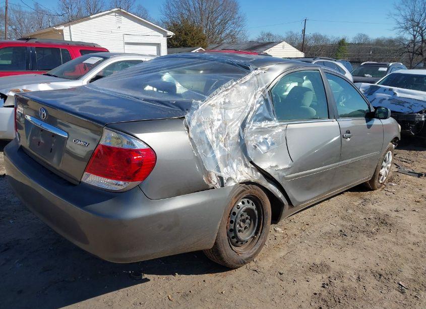 Photo 4 of 2005 Toyota Camry STD (VIN 4T1BE32K35U502619)