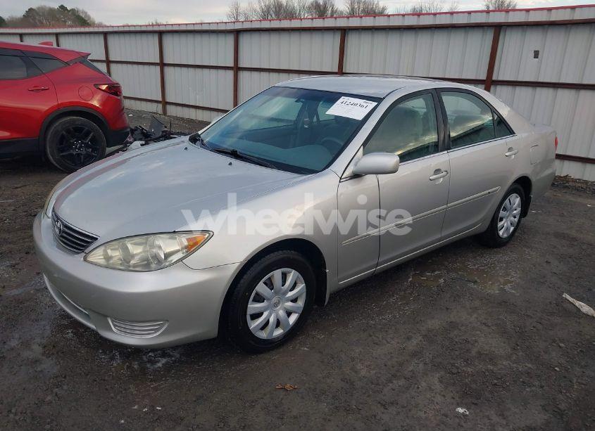 Photo 2 of 2005 Toyota Camry LE (VIN 4T1BE32K35U509568)
