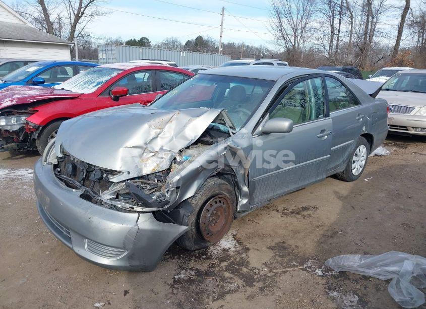 Photo 2 of 2005 Toyota Camry LE (VIN 4T1BE32K35U524801)