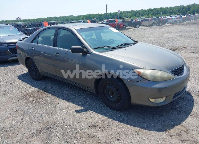 2005 Toyota Camry SE (VIN 4T1BE32K35U528105) main photo