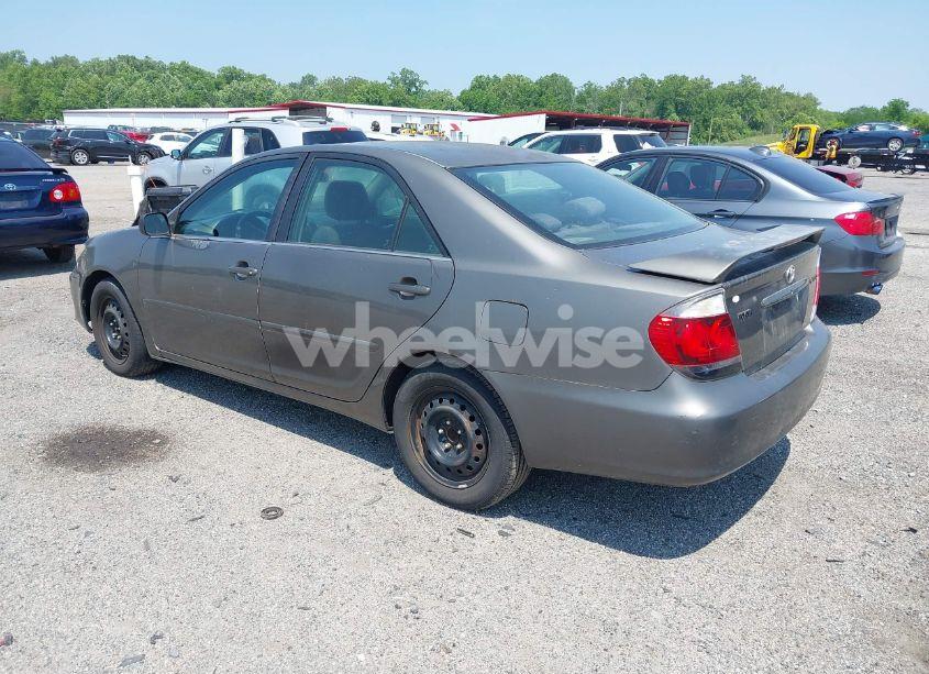 Photo 3 of 2005 Toyota Camry SE (VIN 4T1BE32K35U528105)