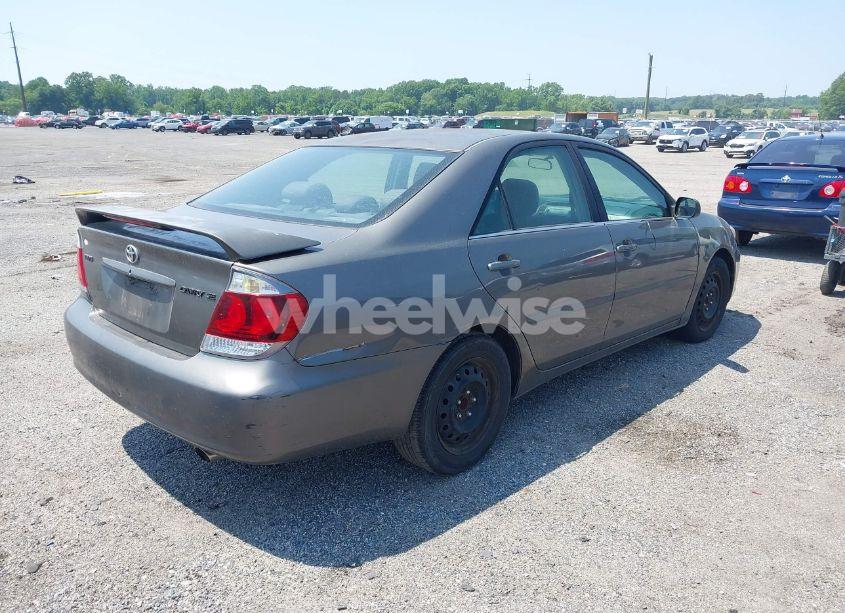 Photo 4 of 2005 Toyota Camry SE (VIN 4T1BE32K35U528105)