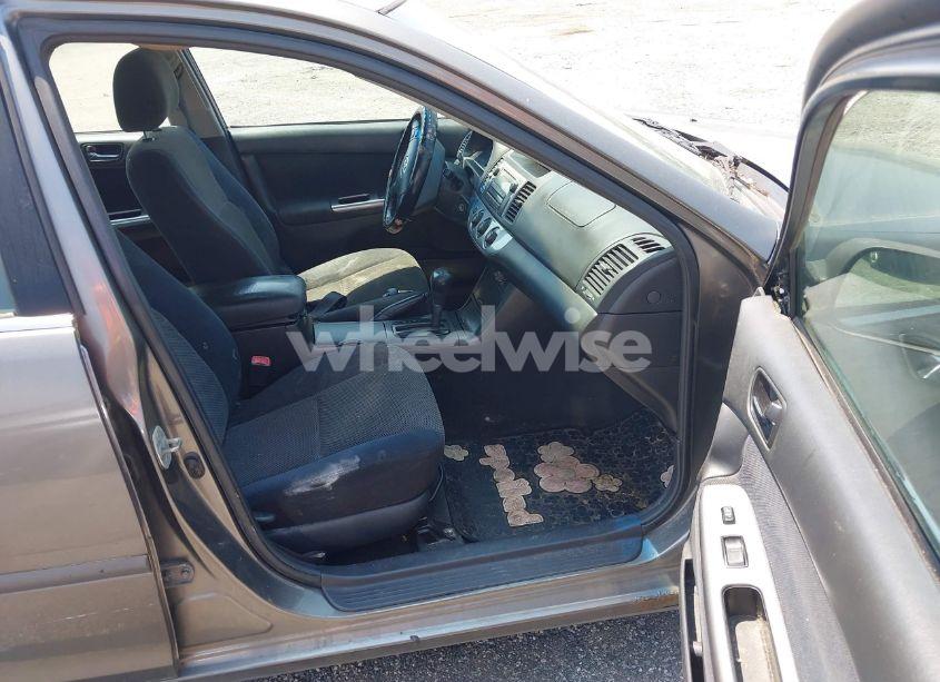 Photo 5 of 2005 Toyota Camry SE (VIN 4T1BE32K35U528105)