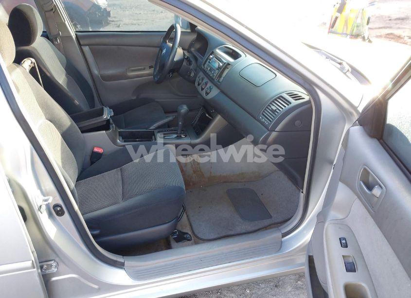 Photo 5 of 2005 Toyota Camry SE (VIN 4T1BE32K35U531683)