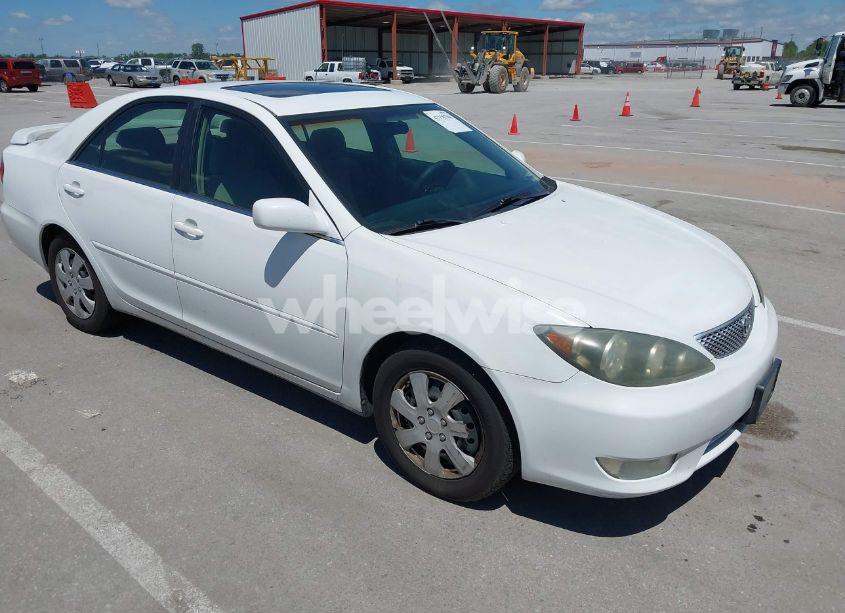 2005 Toyota Camry LE/SE/STD/XLE (VIN 4T1BE32K35U545888) main photo