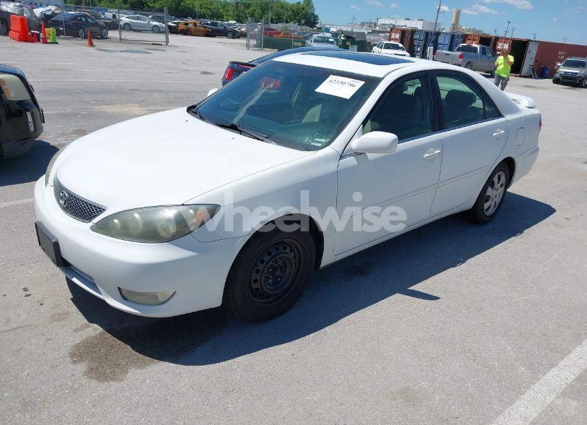 Photo 2 of 2005 Toyota Camry LE/SE/STD/XLE (VIN 4T1BE32K35U545888)