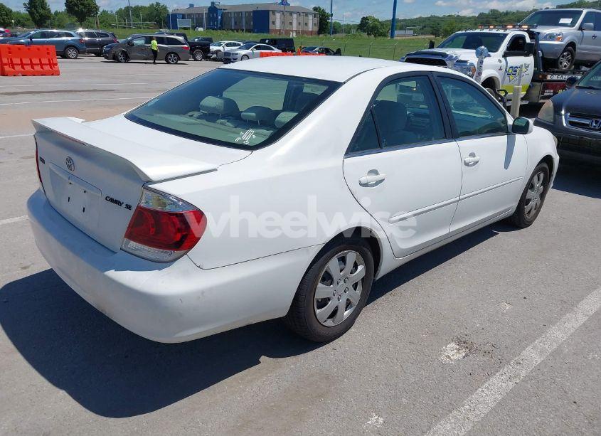 Photo 4 of 2005 Toyota Camry LE/SE/STD/XLE (VIN 4T1BE32K35U545888)