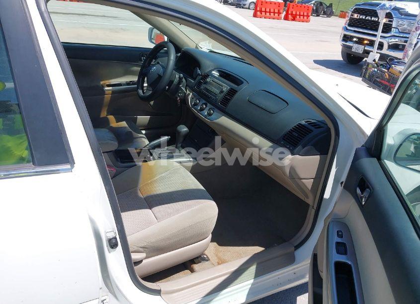 Photo 5 of 2005 Toyota Camry LE/SE/STD/XLE (VIN 4T1BE32K35U545888)